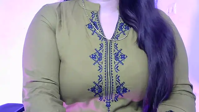 Cute-Ayesha online show from September 15, 2025, 7:52 am