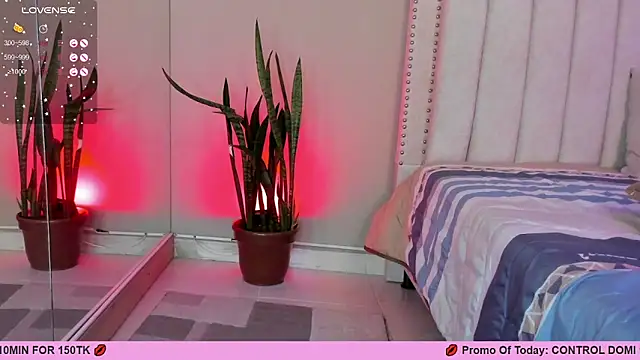 LenaRuiz  online show from February 27, 2025, 3:37 pm