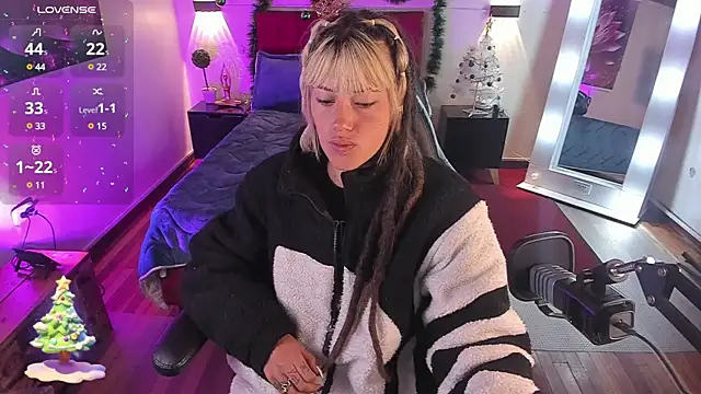  sharlotte777 online show from January 3, 2025, 1:25 pm