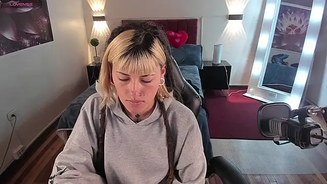  sharlotte777 online show from January 25, 2025, 1:52 pm