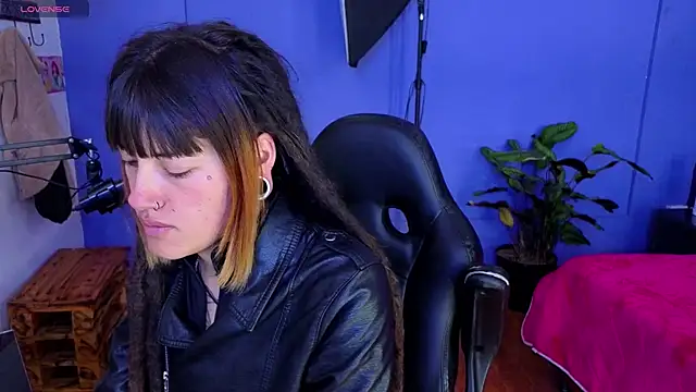  sharlotte777 online show from October 16, 2025, 3:57 pm