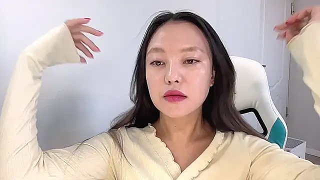 Risalynn online show from December 14, 2024, 3:29 am