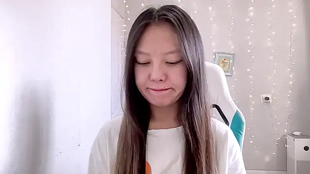 Risalynn online show from March 13, 2025, 3:33 am