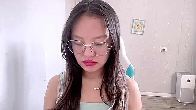 Risalynn online show from March 17, 2025, 2:08 am