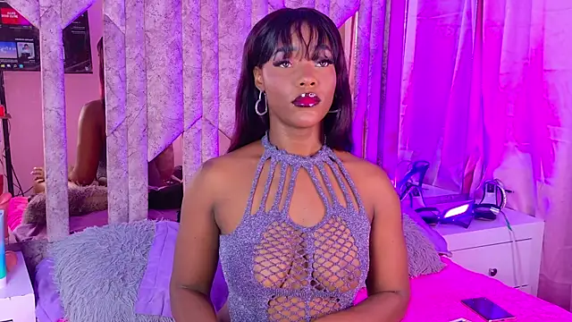 Snapshot of SarahBrunet chatting on October 16, 2025, 1:01 pm SarahBrunet online show from October 16, 2025, 1:01 pm