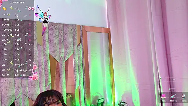 Snapshot of SarahBrunet chatting on November 5, 2025, 1:55 pm SarahBrunet online show from November 5, 2025, 1:55 pm