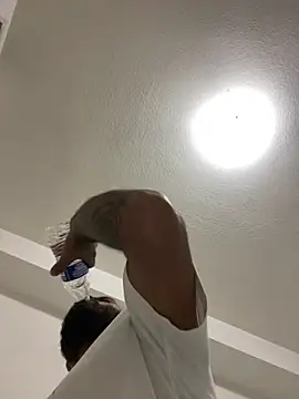 islandvybee55 online show from March 14, 2025, 4:43 am