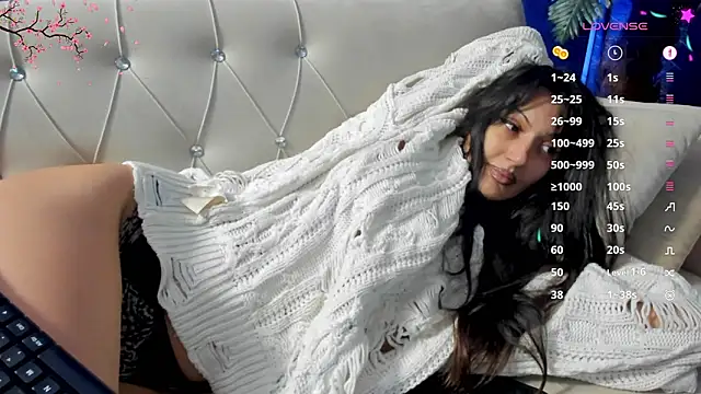 moona ray online show from March 15, 2026, 9:32 pm