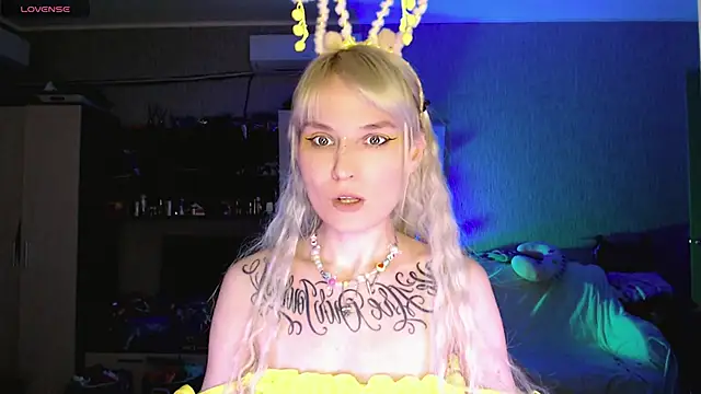 Snapshot of mischellemeow13 chatting on March 16, 2026, 12:49 am mischellemeow13 online show from March 16, 2026, 12:49 am