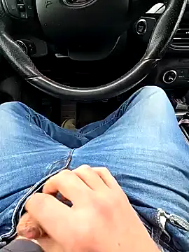 Titanhoott online show from January 8, 2025, 9:42 am