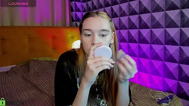 Lesi Moonie01 online show from October 15, 2025, 8:14 am