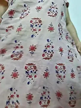 cutiecatty21 online show from April 17, 2026, 8:39 am