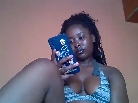 Snapshot of Moonfades chatting on December 17, 2025, 11:49 am Moonfades online show from December 17, 2025, 11:49 am