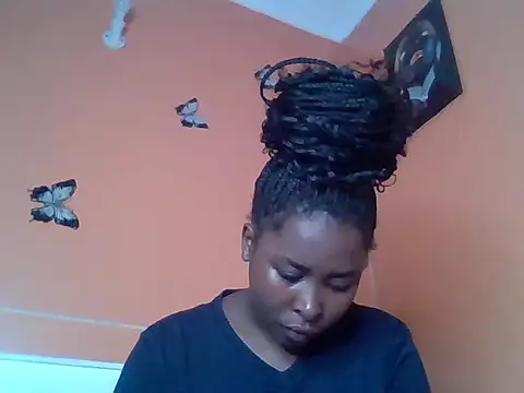 Snapshot of Moonfades chatting on December 19, 2025, 9:49 am Moonfades online show from December 19, 2025, 9:49 am