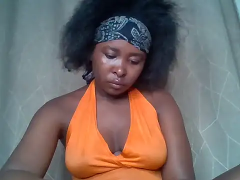 Snapshot of Moonfades chatting on February 11, 2026, 3:00 am Moonfades online show from February 11, 2026, 3:00 am