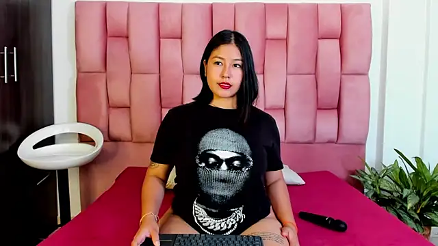 Snapshot of EmmaRossem chatting on January 8, 2025, 7:45 pm EmmaRossem online show from January 8, 2025, 7:45 pm