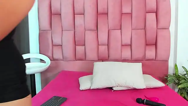 Snapshot of EmmaRossem chatting on January 16, 2025, 8:03 pm EmmaRossem online show from January 16, 2025, 8:03 pm