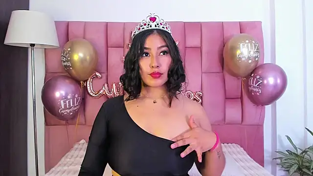 Snapshot of EmmaRossem chatting on February 9, 2025, 8:13 pm EmmaRossem online show from February 9, 2025, 8:13 pm