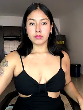 Snapshot of EmmaRossem chatting on October 6, 2025, 7:33 pm EmmaRossem online show from October 6, 2025, 7:33 pm