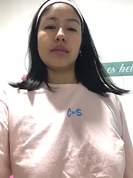 Snapshot of EmmaRossem chatting on October 10, 2025, 6:29 pm EmmaRossem online show from October 10, 2025, 6:29 pm