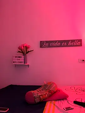 Snapshot of EmmaRossem chatting on October 15, 2025, 7:58 pm EmmaRossem online show from October 15, 2025, 7:58 pm