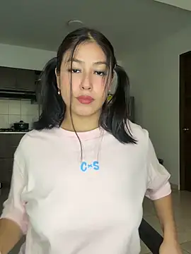 Snapshot of EmmaRossem chatting on October 22, 2025, 7:46 pm EmmaRossem online show from October 22, 2025, 7:46 pm