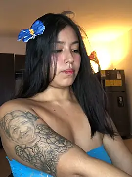 Snapshot of EmmaRossem chatting on February 19, 2026, 7:43 pm EmmaRossem online show from February 19, 2026, 7:43 pm