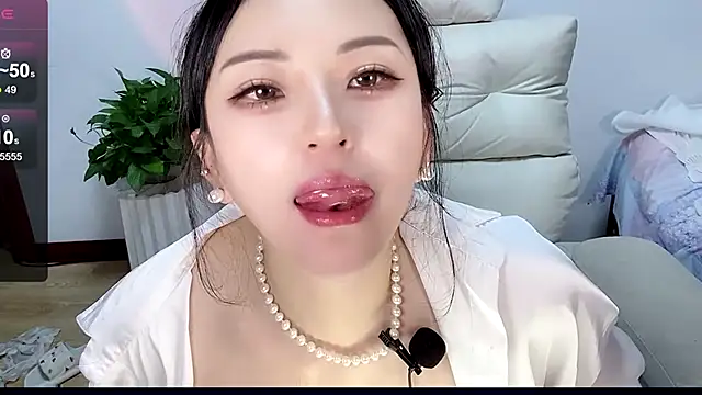 YangYangmian-521 online show from February 18, 2025, 3:54 pm