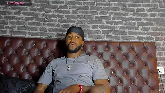 Snapshot of Drake_Nassir4 chatting on December 1, 2025, 4:56 pm Drake Nassir4 online show from December 1, 2025, 4:56 pm