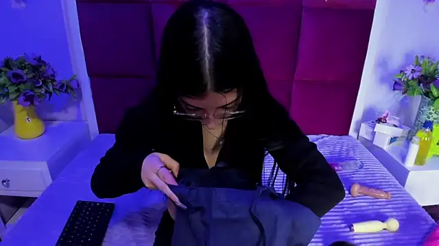 Snapshot of Katty_Queen chatting on September 24, 2025, 12:30 pm Katty Queen online show from September 24, 2025, 12:30 pm