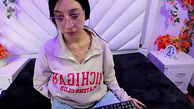 Snapshot of Katty_Queen chatting on September 27, 2025, 7:30 pm Katty Queen online show from September 27, 2025, 7:30 pm