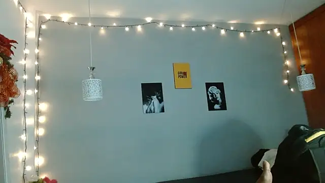 Snapshot of Kimandyuk chatting on December 11, 2024, 7:03 pm Kimandyuk online show from December 11, 2024, 7:03 pm