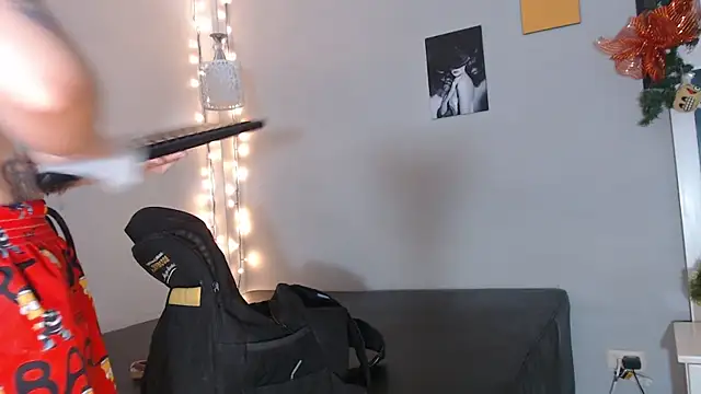 Snapshot of Kimandyuk chatting on December 18, 2024, 2:10 am Kimandyuk online show from December 18, 2024, 2:10 am