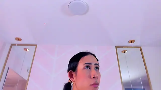 GabyPetit online show from December 5, 2025, 7:54 pm