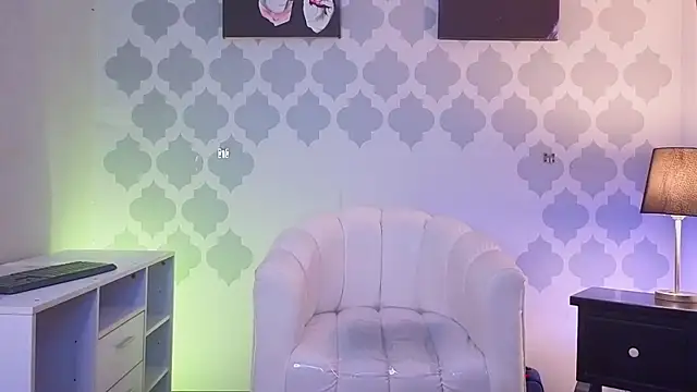 Snapshot of GabyPetit chatting on July 3, 2026, 8:37 pm GabyPetit online show from July 3, 2026, 8:37 pm