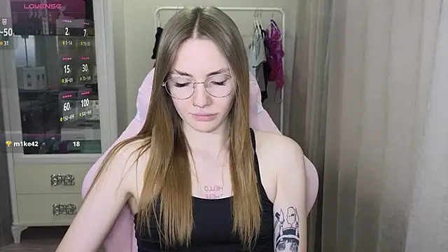 Snapshot of littlevildevil chatting on February 7, 2025, 9:05 am littlevildevil online show from February 7, 2025, 9:05 am