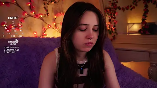 GillianDowdey online show from November 26, 2025, 2:45 am