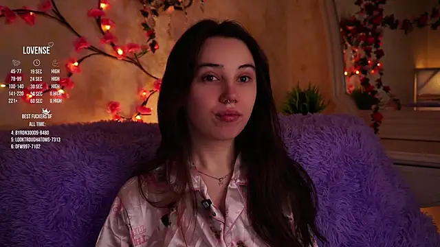 GillianDowdey online show from November 28, 2025, 2:58 am