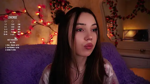 GillianDowdey online show from November 29, 2025, 2:36 am