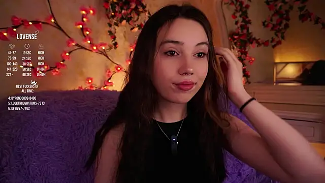 GillianDowdey online show from December 4, 2025, 2:21 am