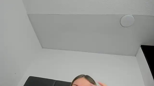 Lizz Luna online show from October 24, 2025, 3:52 pm