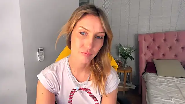 Snapshot of ElizaMayers chatting on March 11, 2026, 10:05 pm ElizaMayers online show from March 11, 2026, 10:05 pm