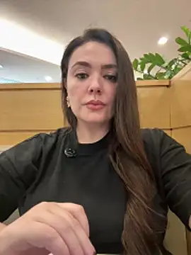 Sophie Eaton online show from December 15, 2025, 7:51 pm