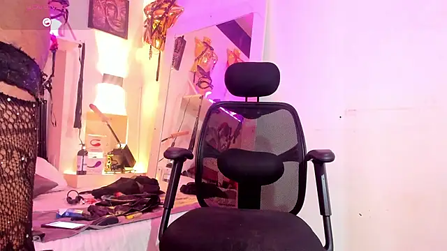 Snapshot of corwindallas24cm chatting on February 5, 2026, 12:48 am corwindallas24cm online show from February 5, 2026, 12:48 am