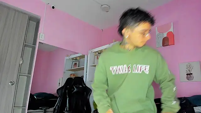 Ian Castillo  online show from November 19, 2025, 11:10 am