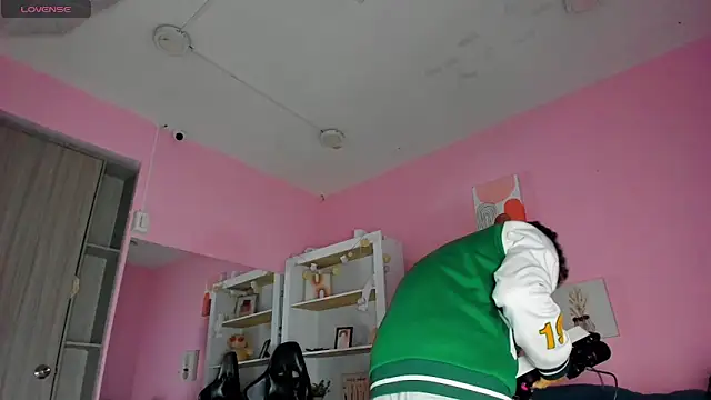 Snapshot of Ian_Castillo_ chatting on December 17, 2025, 11:16 am Ian Castillo online show from December 17, 2025, 11:16 am