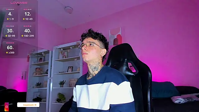 Snapshot of Ian_Castillo_ chatting on December 18, 2025, 11:16 am Ian Castillo online show from December 18, 2025, 11:16 am