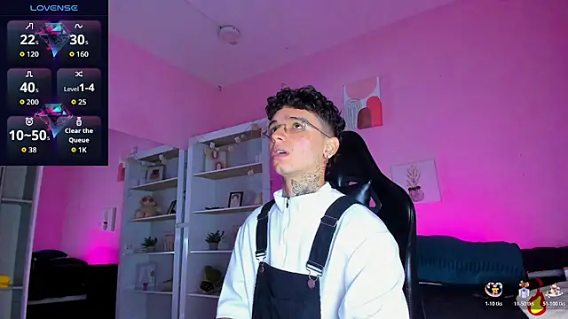 Snapshot of Ian_Castillo_ chatting on December 19, 2025, 11:17 am Ian Castillo online show from December 19, 2025, 11:17 am