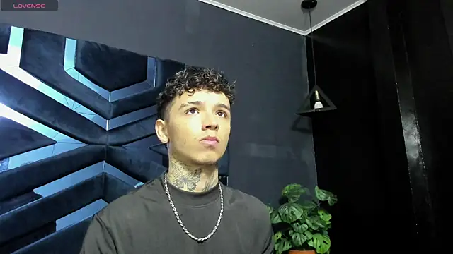 Snapshot of Ian_Castillo_ chatting on January 12, 2026, 11:15 am Ian Castillo online show from January 12, 2026, 11:15 am