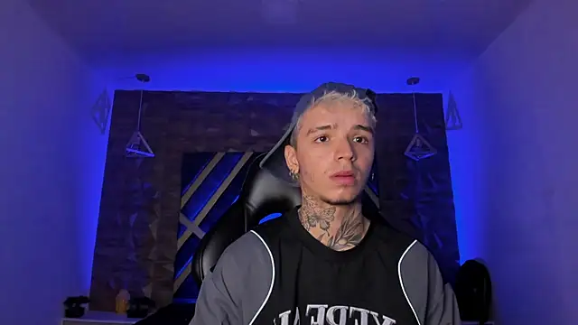 Snapshot of Ian_Castillo_ chatting on February 13, 2026, 11:28 am Ian Castillo online show from February 13, 2026, 11:28 am